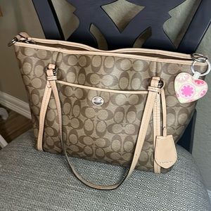 Coach Gallery Signature Tote - Tan